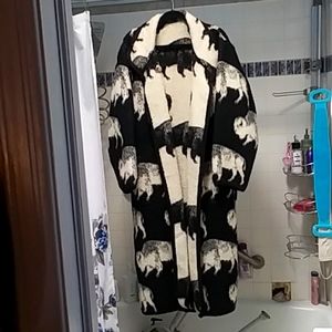 Joyce Onarheim Boe blanket coat. Its vintage, it's irreversible, it's unique!
